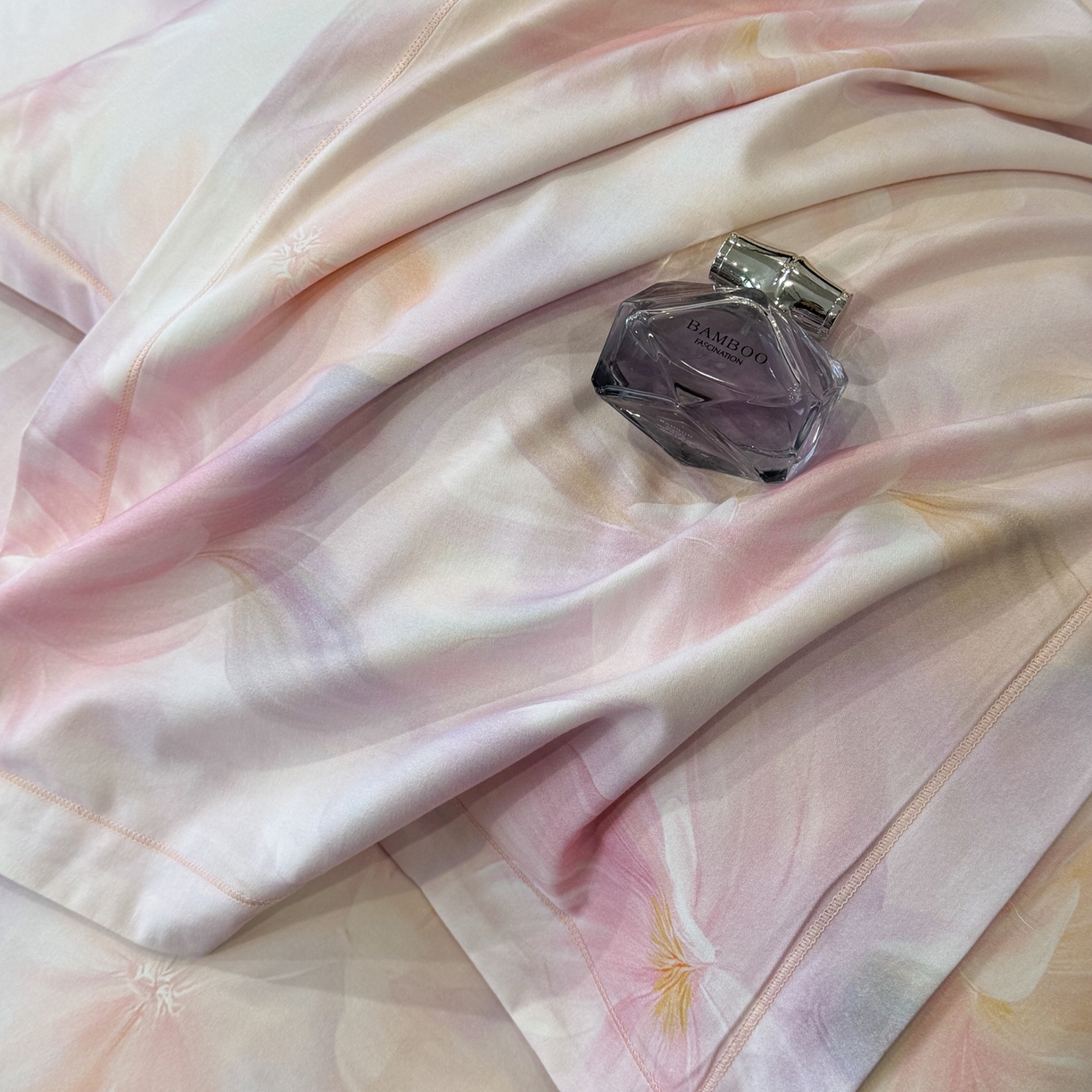 91家纺网 家纺一手货源 找家纺 喜四方 2026新款100%全棉60支长绒棉数码印花四件套（控价不低于180）心事花语-粉