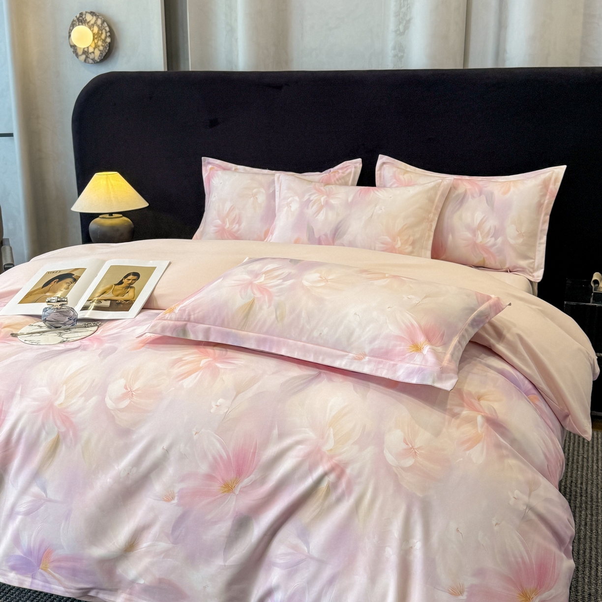 91家纺网 家纺一手货源 找家纺 喜四方 2026新款100%全棉60支长绒棉数码印花四件套（控价不低于180）心事花语-粉