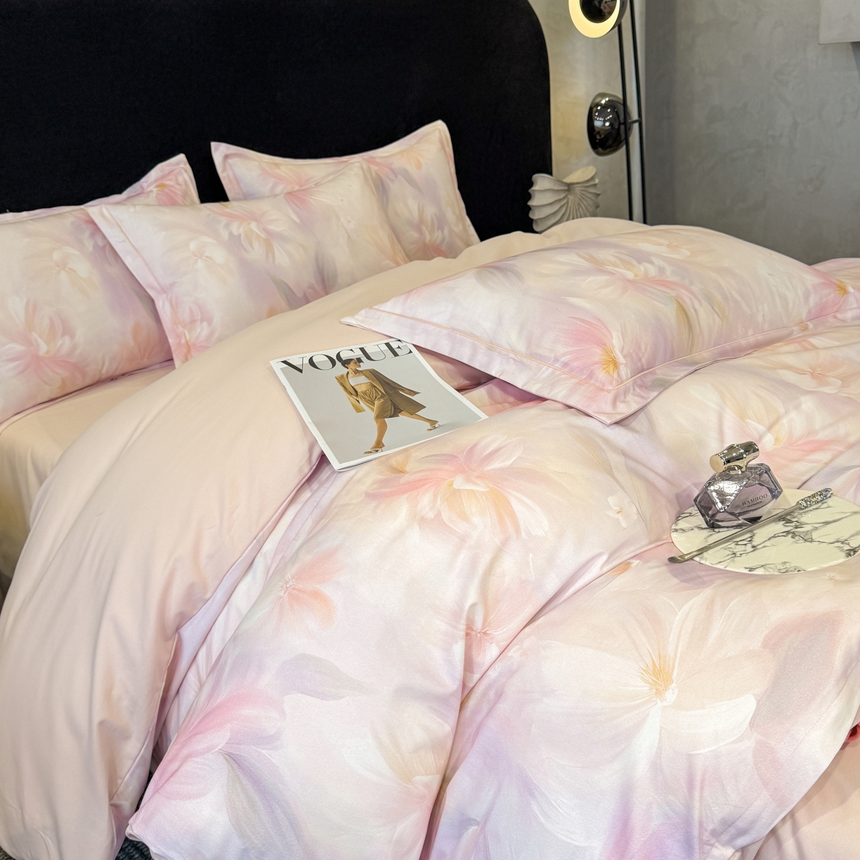 91家纺网 家纺一手货源 找家纺 喜四方 2026新款100%全棉60支长绒棉数码印花四件套（控价不低于180）心事花语-粉