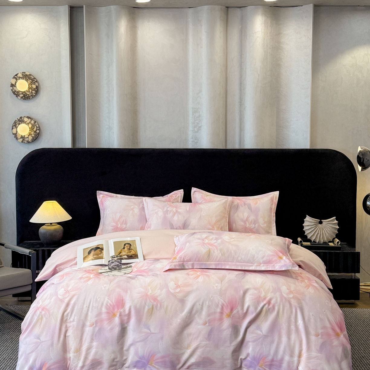 91家纺网 家纺一手货源 找家纺 喜四方 2026新款100%全棉60支长绒棉数码印花四件套（控价不低于180）心事花语-粉