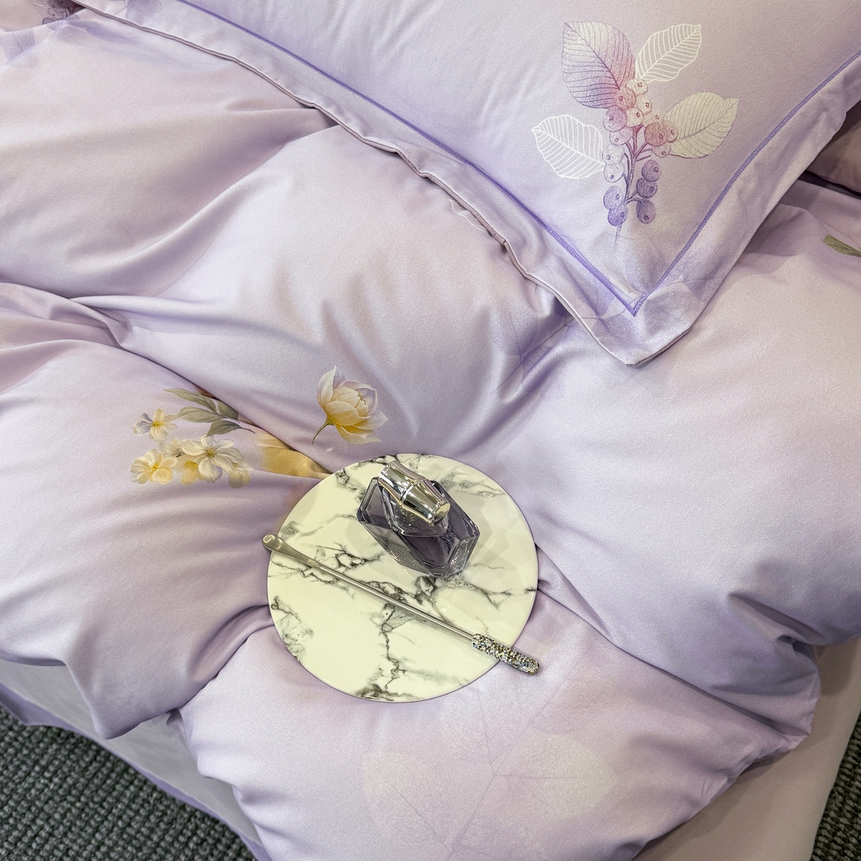 91家纺网 家纺一手货源 找家纺 喜四方 2026新款100%全棉60支长绒棉数码印花四件套（控价不低于180）秋季漫想-紫