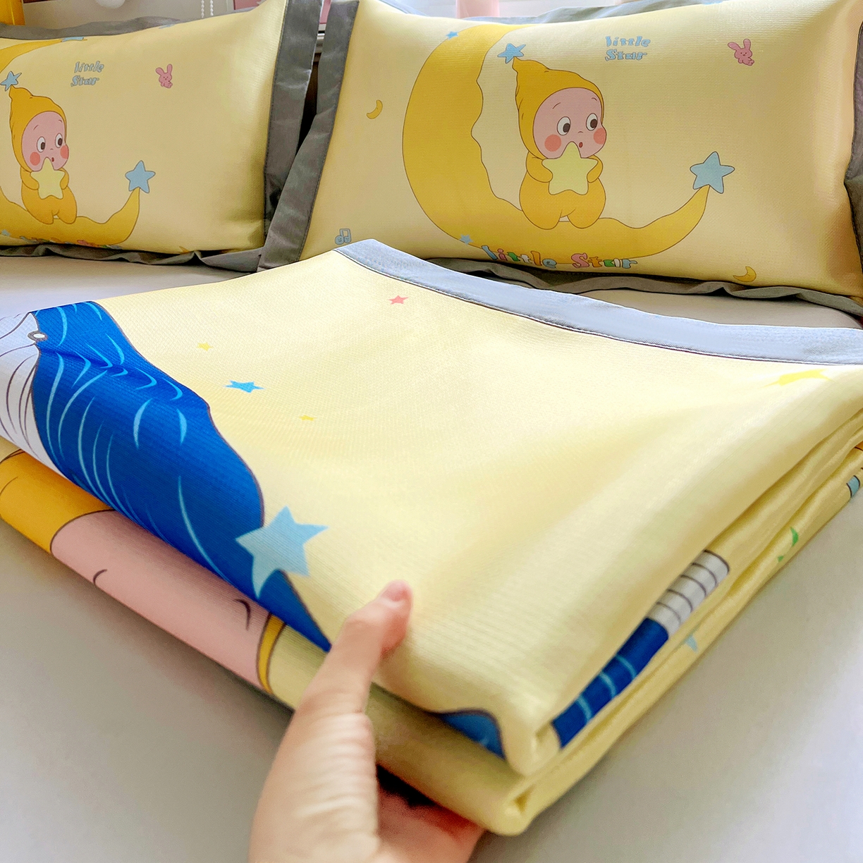 91家纺网 家纺一手货源 找家纺 KT猫直营店 2026新款数码卡通印花凉感冰丝软凉席席子 晚安小星-席