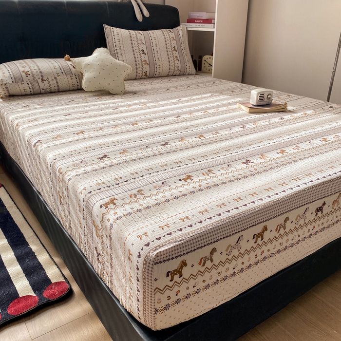 91家纺网 家纺一手货源 找家纺 赛琳 2026新款泡芙纱床笠系列单床笠床笠单件（有买家秀） 栗色木马纹