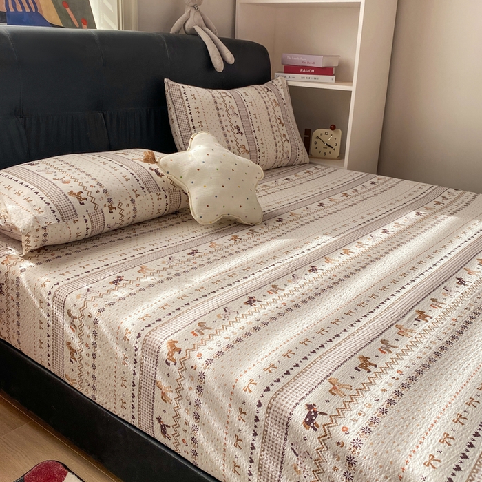 91家纺网 家纺一手货源 找家纺 赛琳 2026新款泡芙纱床笠系列单床笠床笠单件（有买家秀） 栗色木马纹