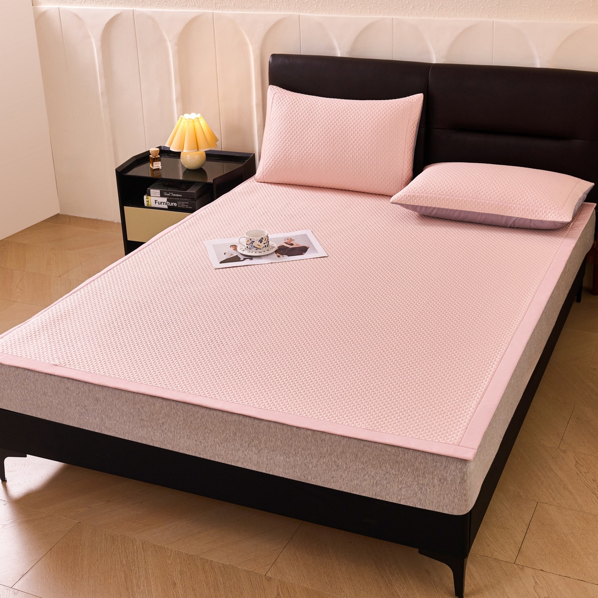 91家纺网 家纺一手货源 找家纺 席之家 2026新款PE中分子凉席三件套纯色平铺豆豆席-四叶草 四叶草-蜜桃粉