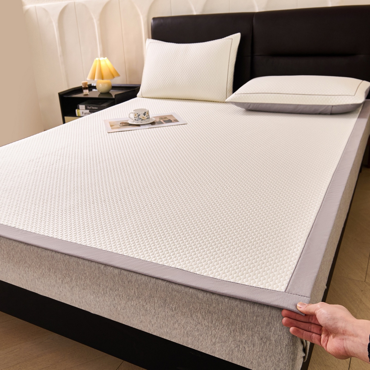 91家纺网 家纺一手货源 找家纺 席之家 2026新款PE中分子凉席三件套纯色平铺豆豆席-四叶草 四叶草-云雾白