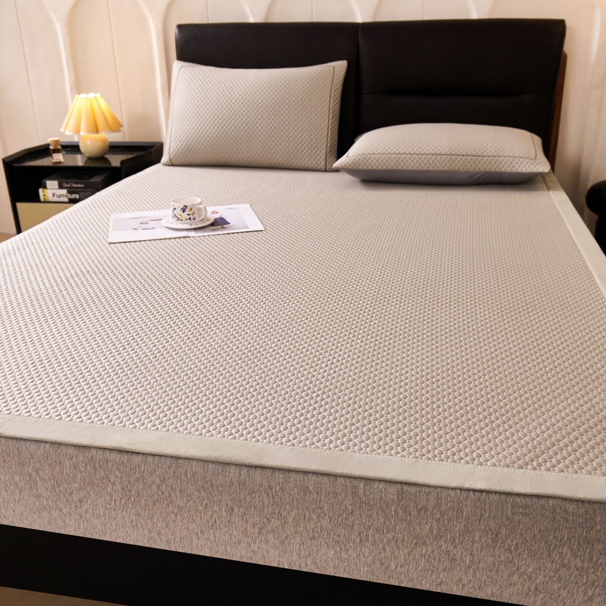 91家纺网 家纺一手货源 找家纺 席之家 2026新款PE中分子凉席三件套纯色平铺豆豆席-四叶草 四叶草-香槟金