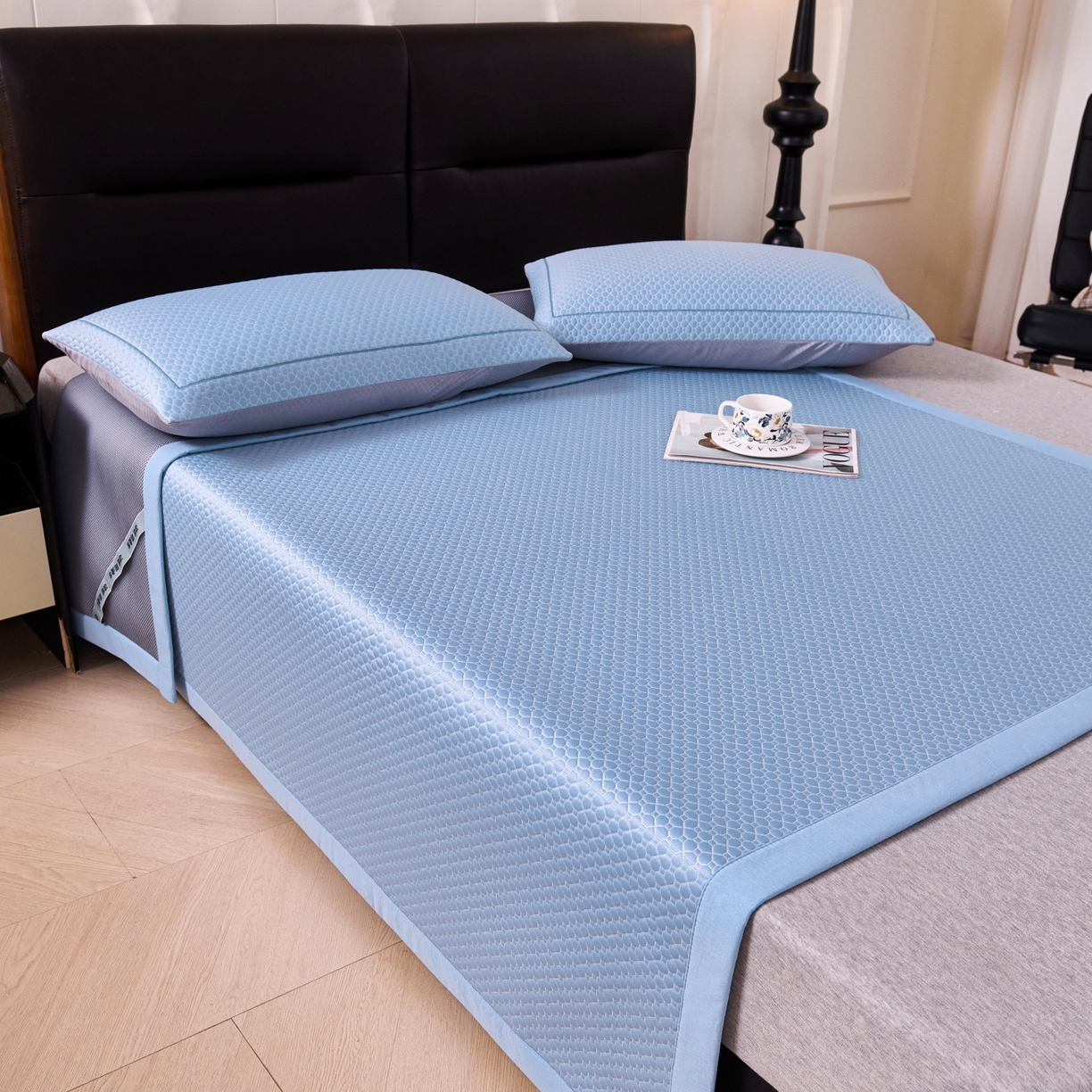 91家纺网 家纺一手货源 找家纺 席之家 2026新款PE中分子凉席三件套纯色平铺豆豆席-四叶草 四叶草-月光蓝