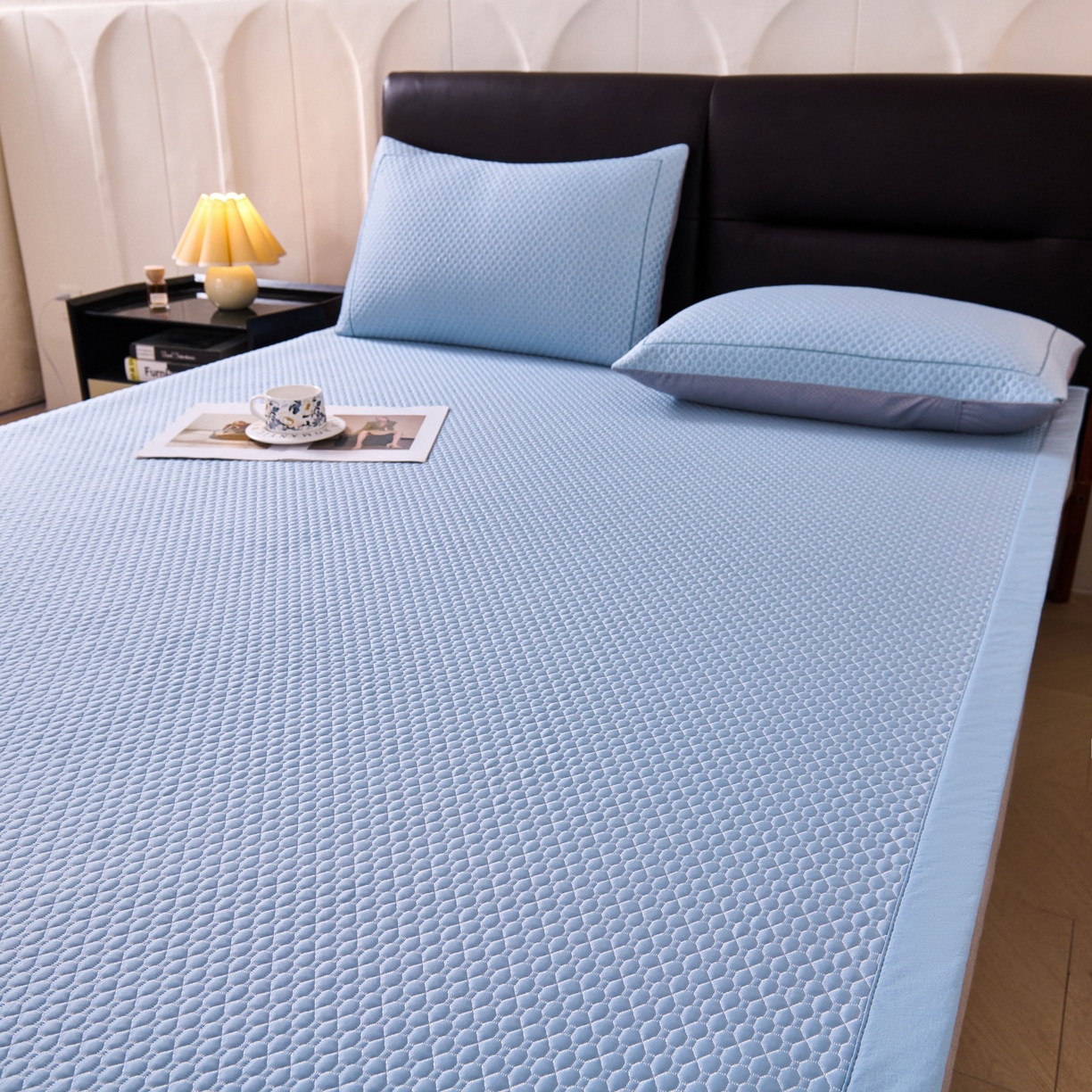 91家纺网 家纺一手货源 找家纺 席之家 2026新款PE中分子凉席三件套纯色平铺豆豆席-四叶草 四叶草-月光蓝