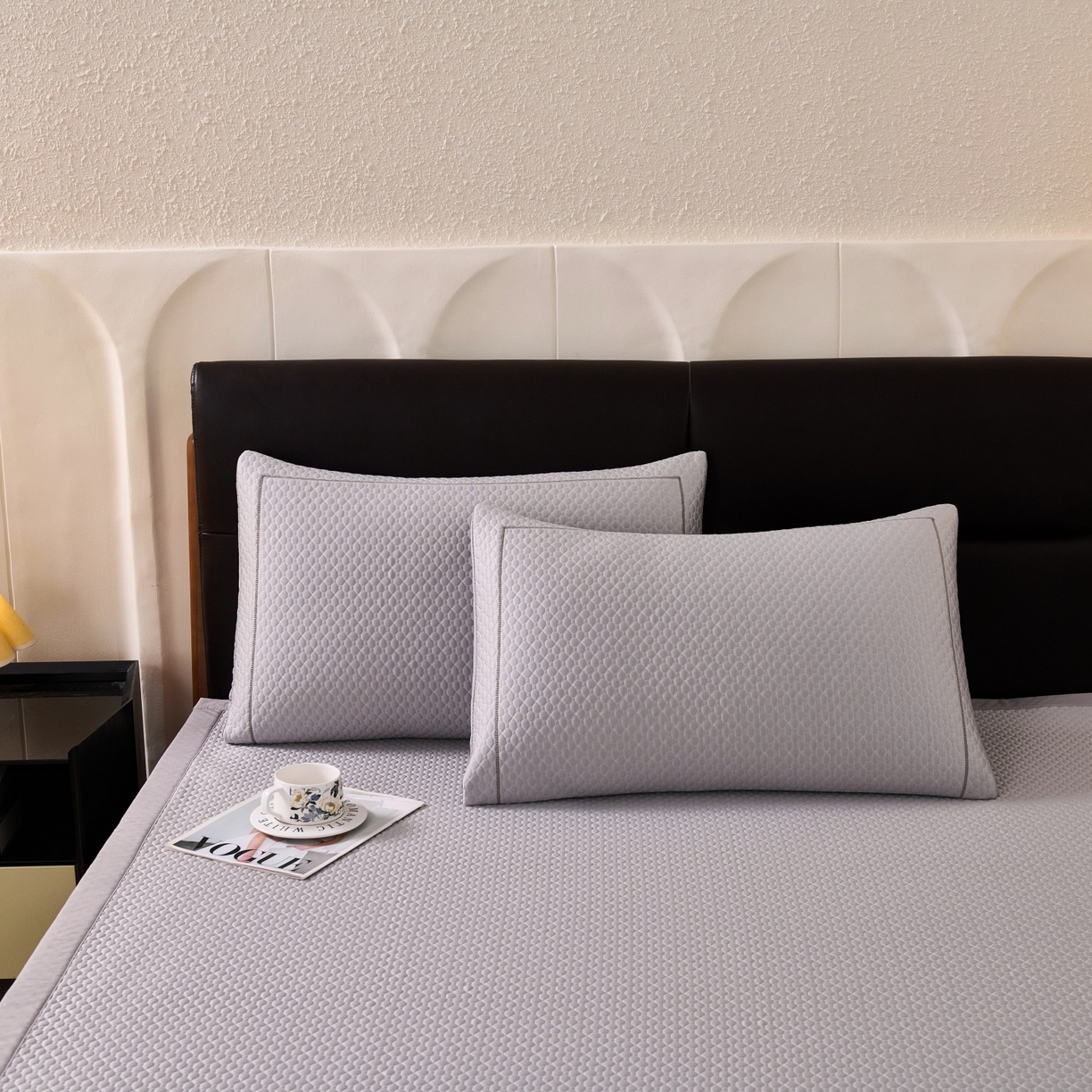 91家纺网 家纺一手货源 找家纺 席之家 2026新款PE中分子凉席三件套纯色平铺豆豆席-四叶草 四叶草-高雅灰