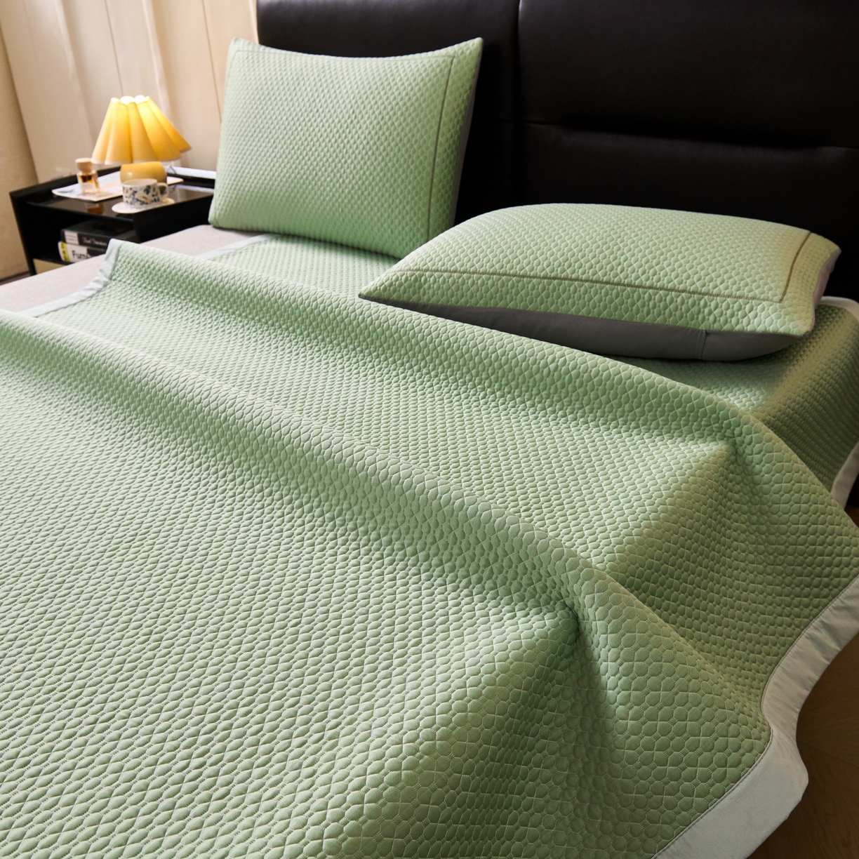 91家纺网 家纺一手货源 找家纺 席之家 2026新款PE中分子凉席三件套纯色平铺豆豆席-四叶草 四叶草-清新绿