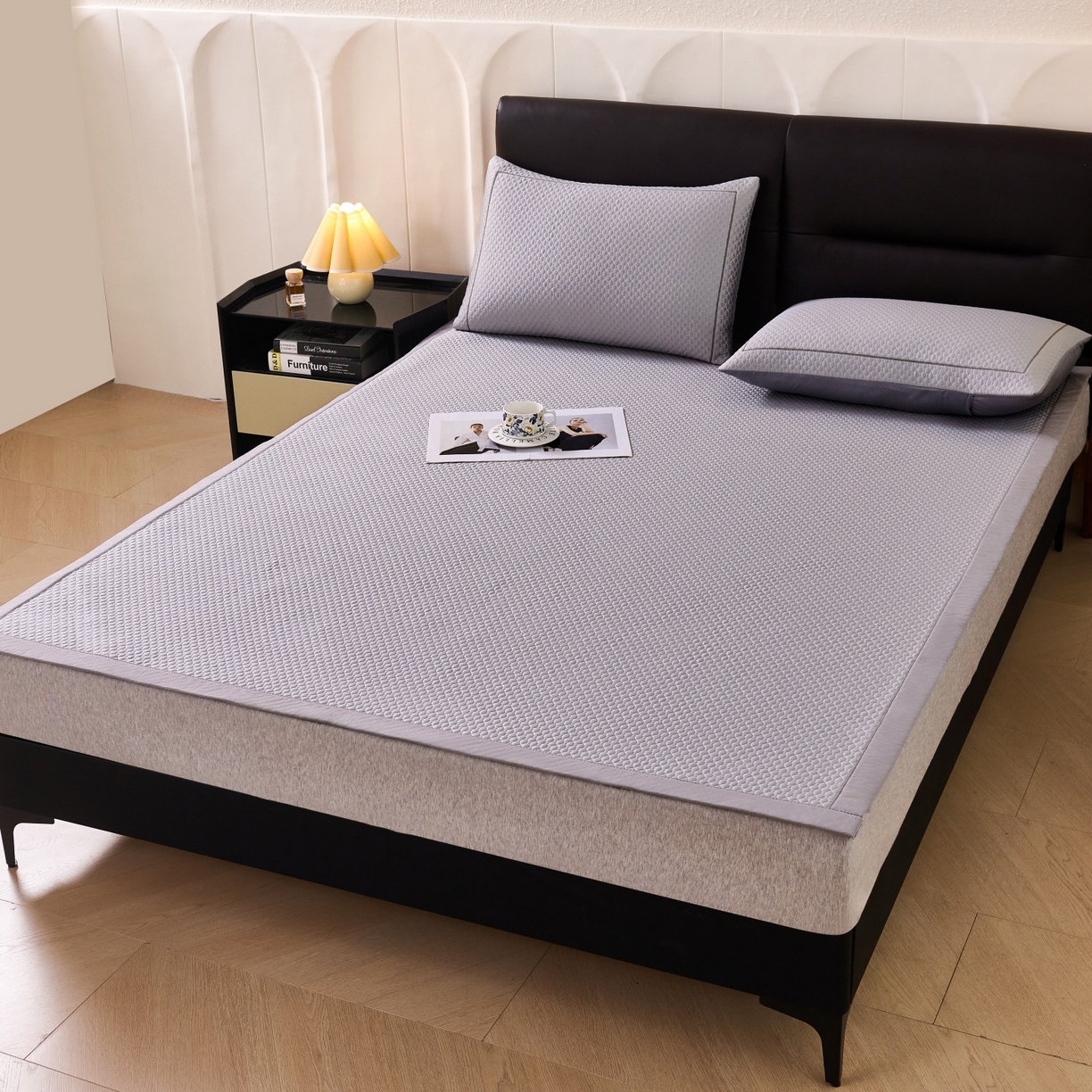 91家纺网 家纺一手货源 找家纺 席之家 2026新款PE中分子凉席三件套纯色平铺豆豆席-四叶草 四叶草-高雅灰