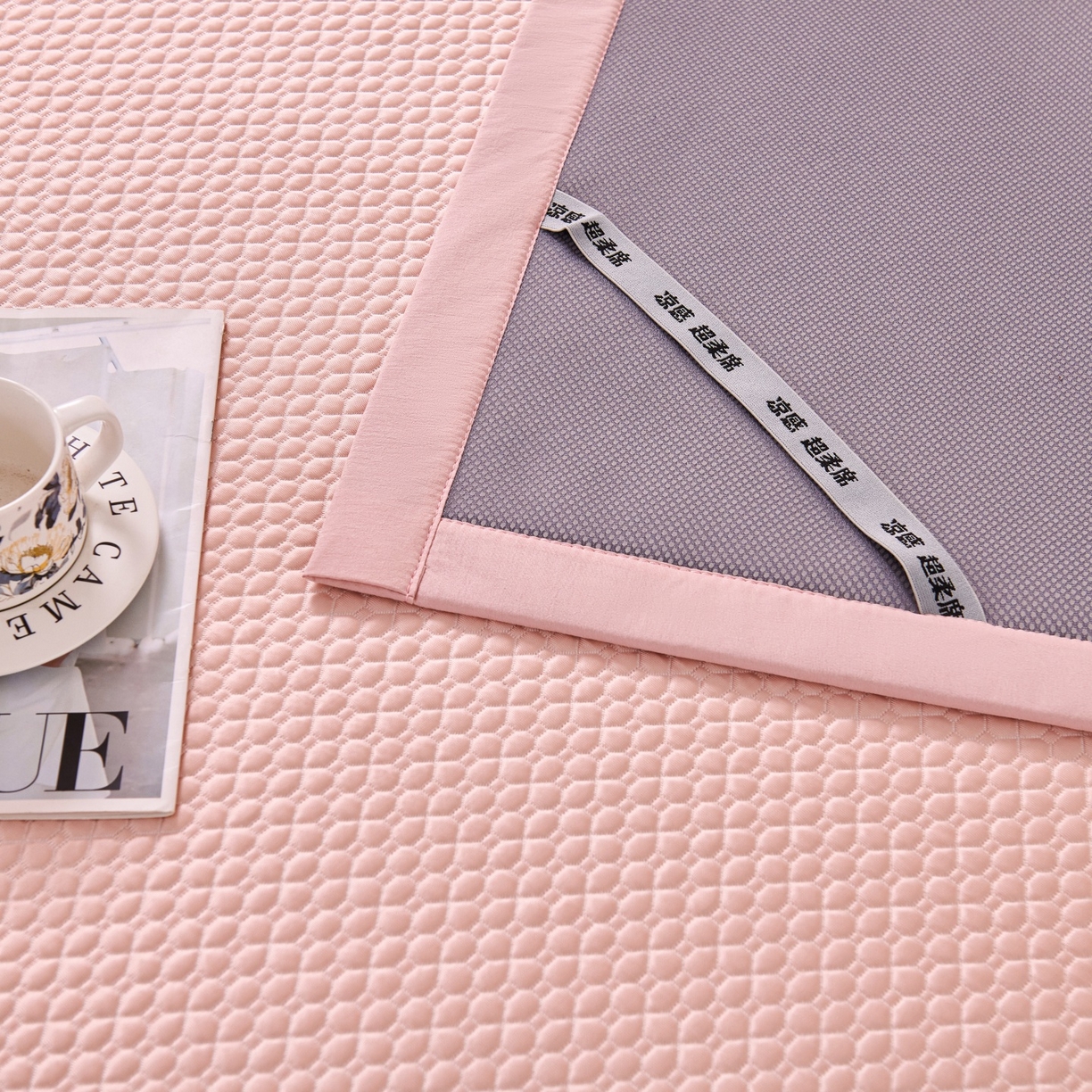 91家纺网 家纺一手货源 找家纺 席之家 2026新款PE中分子凉席三件套纯色平铺豆豆席-四叶草 四叶草-蜜桃粉