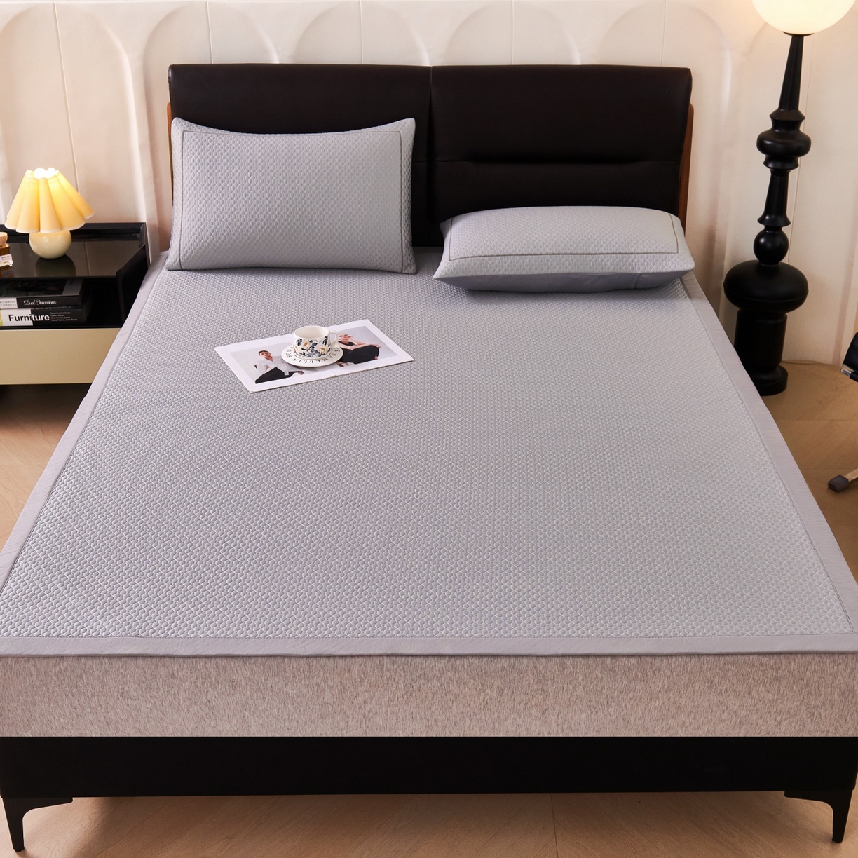 91家纺网 家纺一手货源 找家纺 席之家 2026新款PE中分子凉席三件套纯色平铺豆豆席-四叶草 四叶草-高雅灰