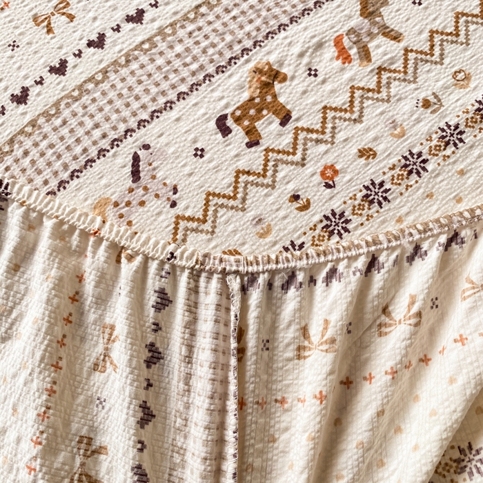 91家纺网 家纺一手货源 找家纺 赛琳 2026新款泡芙纱床笠系列单床笠床笠单件（有买家秀） 栗色木马纹