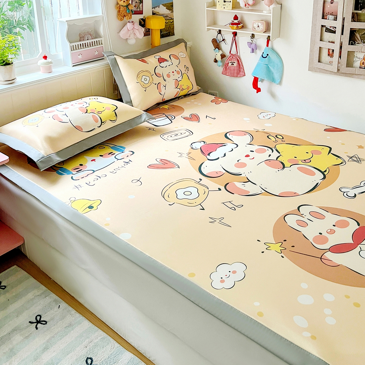 91家纺网 家纺一手货源 找家纺 KT猫直营店 2026新款数码卡通印花凉感冰丝软凉席席子 小确幸-席