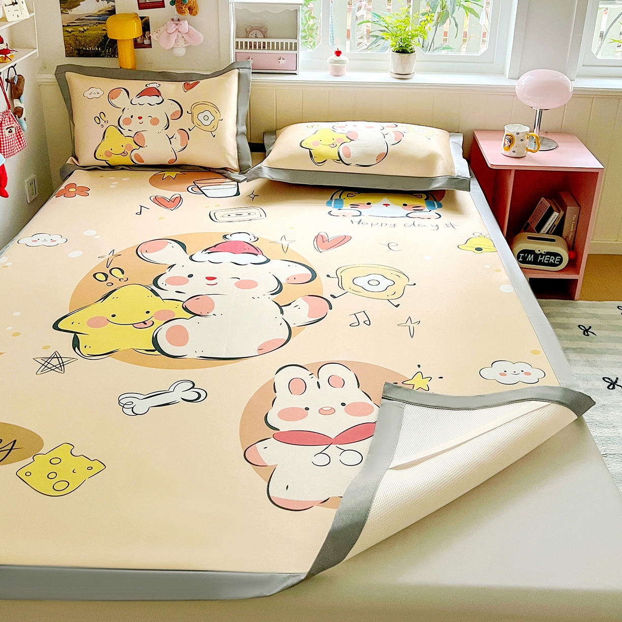 91家纺网 家纺一手货源 找家纺 KT猫直营店 2026新款数码卡通印花凉感冰丝软凉席席子 小确幸-席