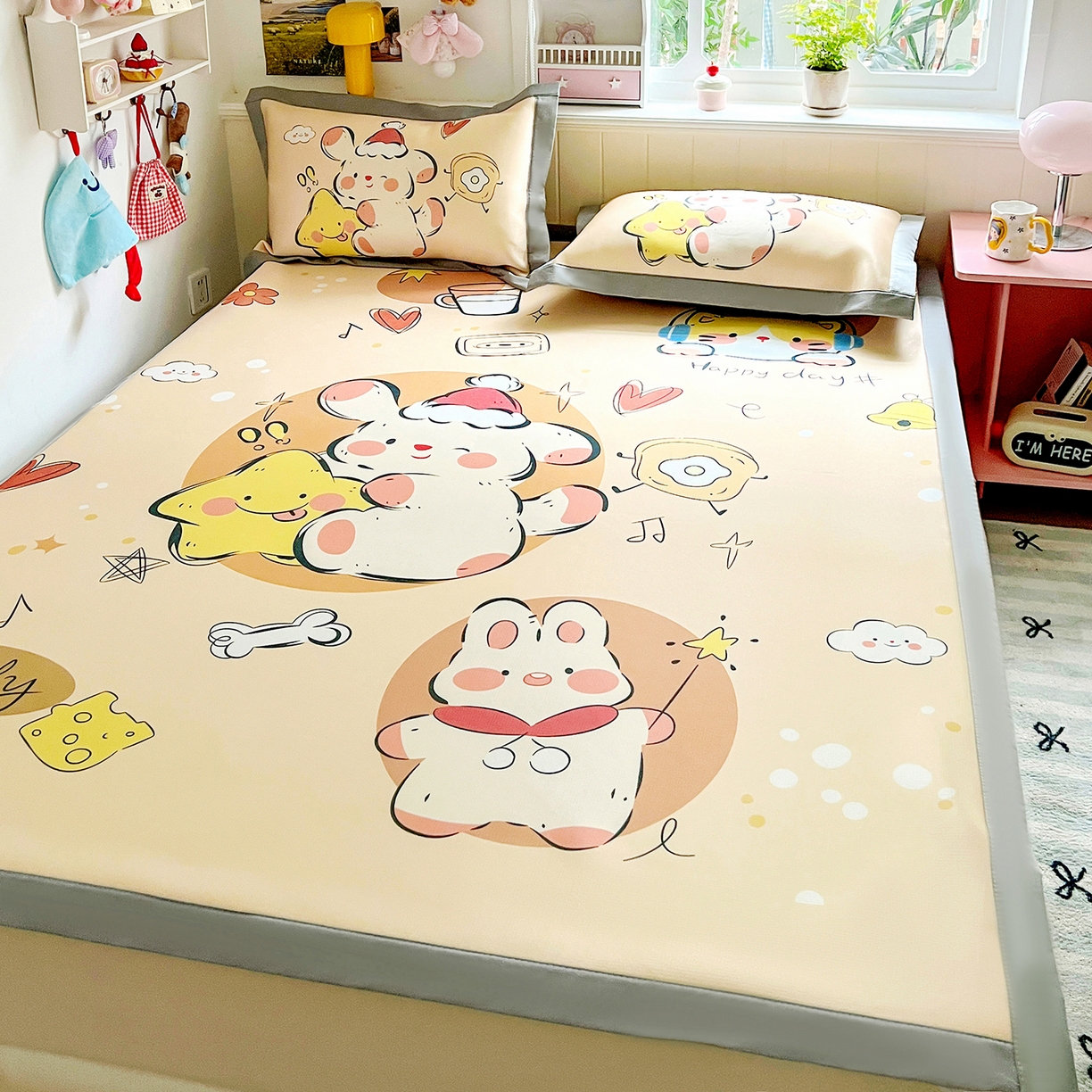 91家纺网 家纺一手货源 找家纺 KT猫直营店 2026新款数码卡通印花凉感冰丝软凉席席子 小确幸-席