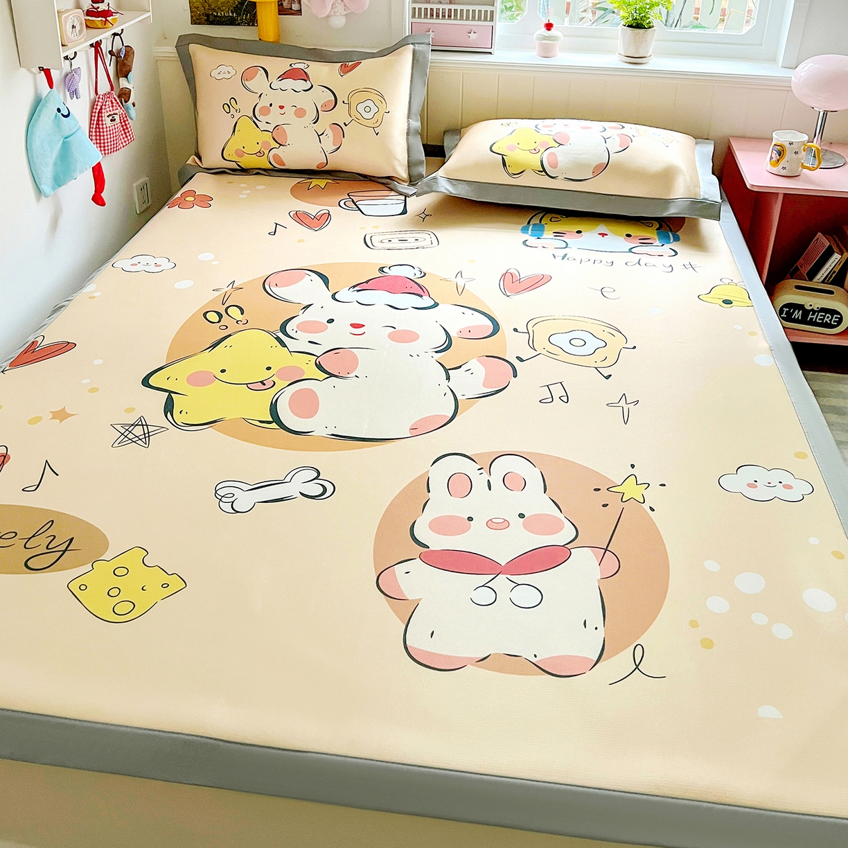 91家纺网 家纺一手货源 找家纺 KT猫直营店 2026新款数码卡通印花凉感冰丝软凉席席子 小确幸-席