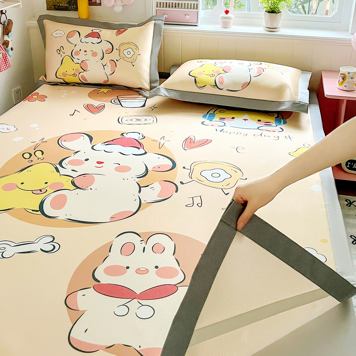 91家纺网 家纺一手货源 找家纺 KT猫直营店 2026新款数码卡通印花凉感冰丝软凉席席子 小确幸-席