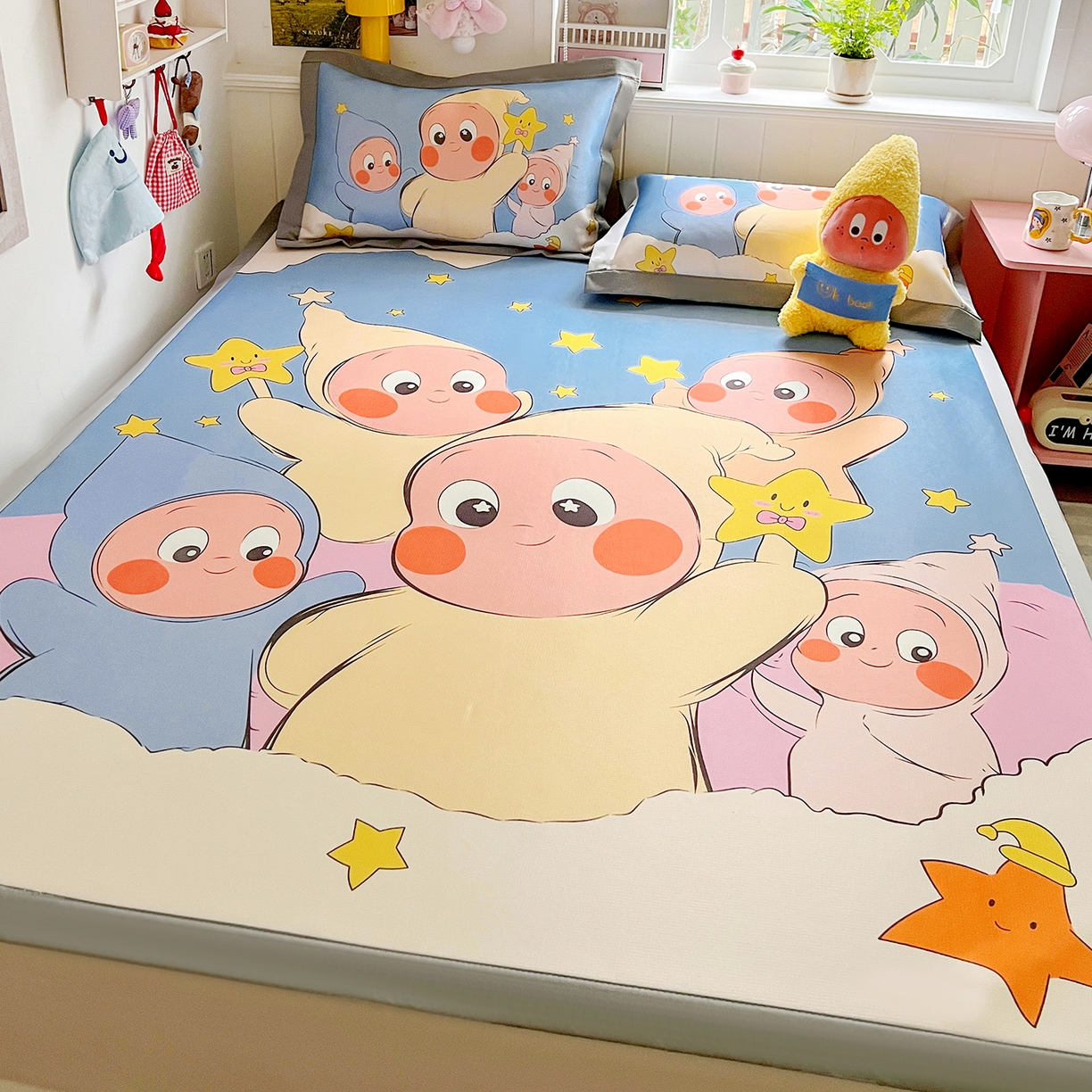 91家纺网 家纺一手货源 找家纺 KT猫直营店 2026新款数码卡通印花凉感冰丝软凉席席子 星星人派对-席