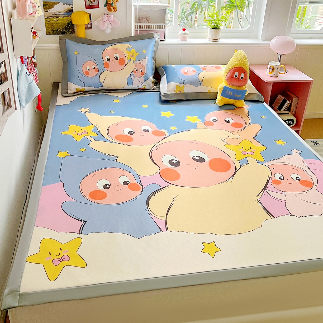 91家纺网 家纺一手货源 找家纺 KT猫直营店 2026新款数码卡通印花凉感冰丝软凉席席子 星星人派对-席