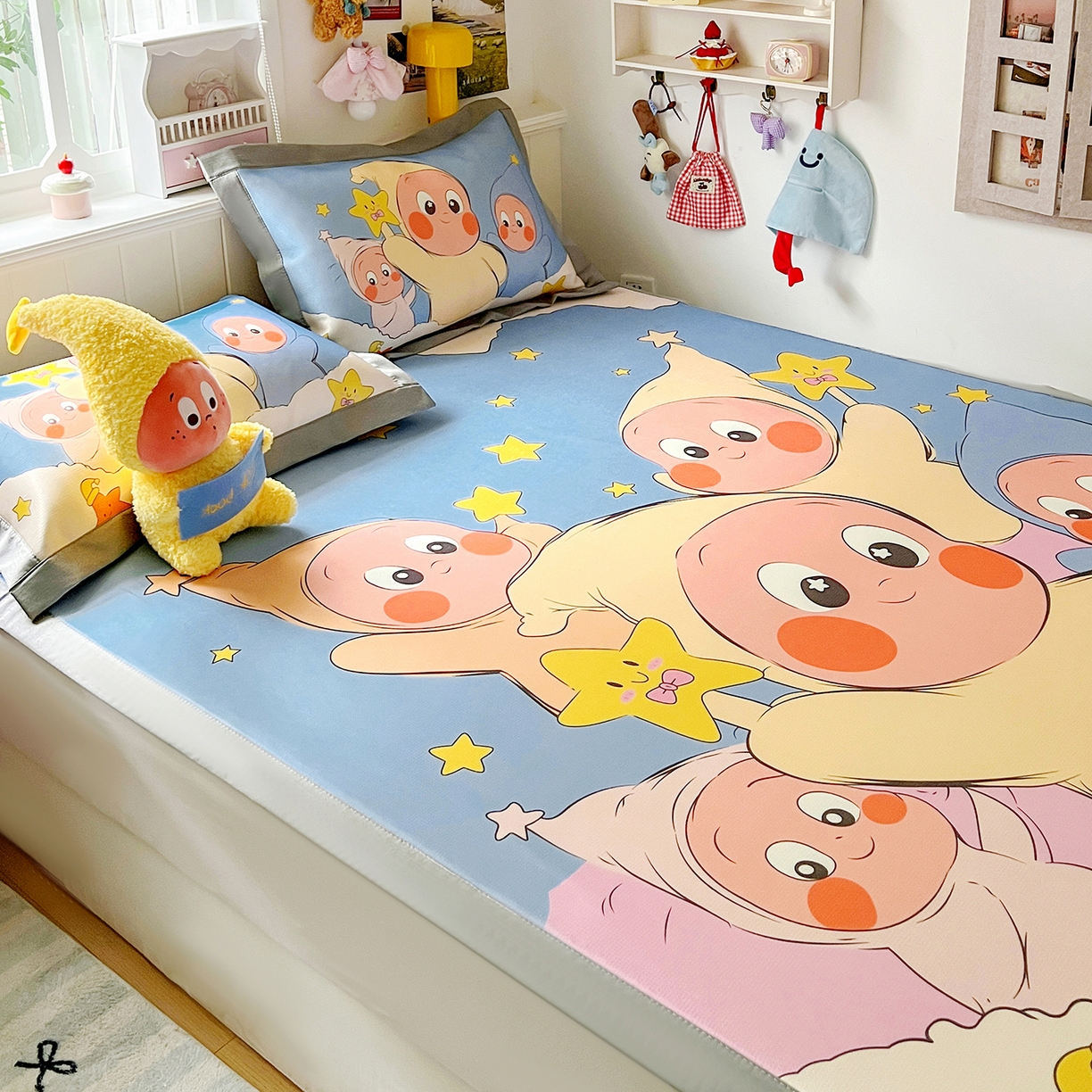 91家纺网 家纺一手货源 找家纺 KT猫直营店 2026新款数码卡通印花凉感冰丝软凉席席子 星星人派对-席