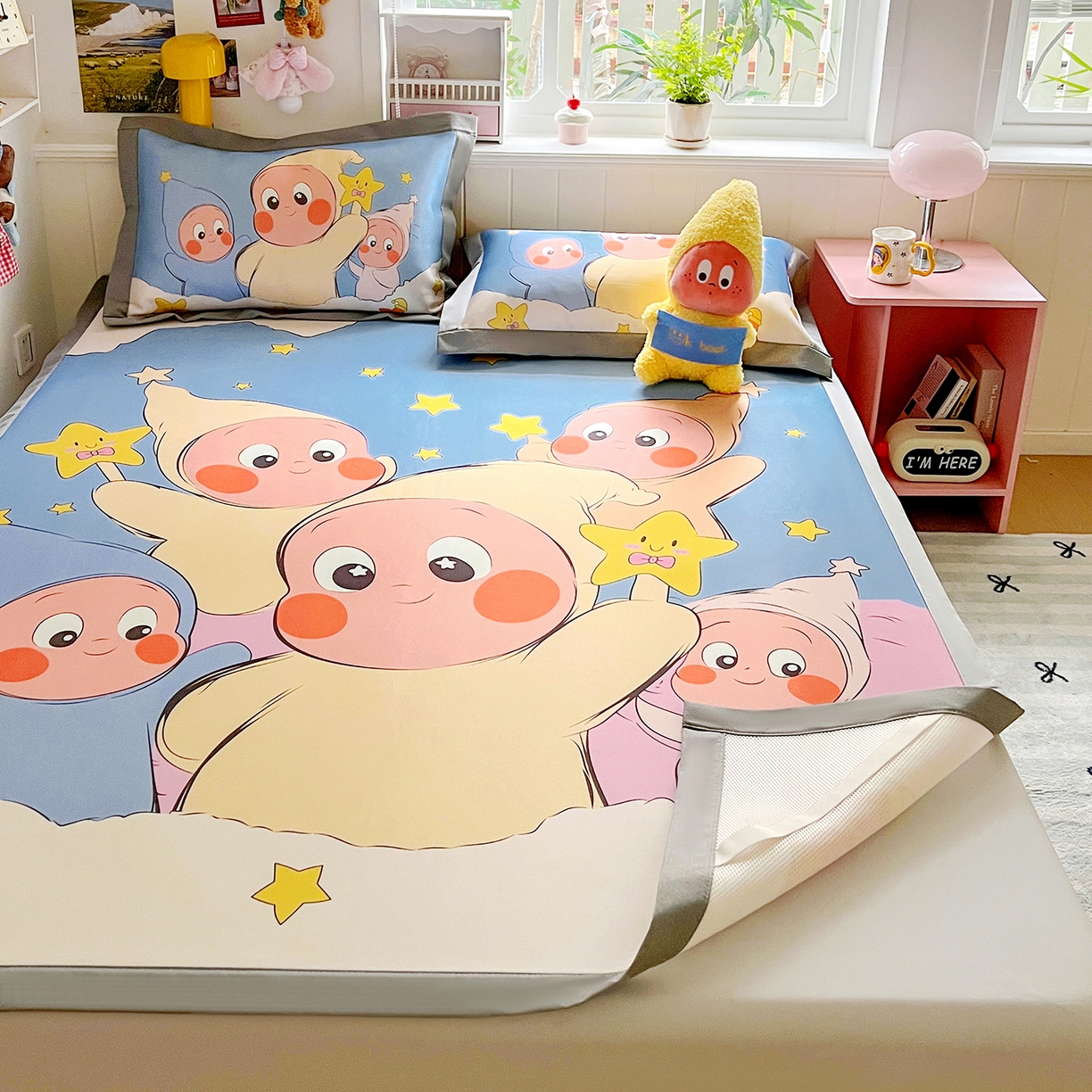 91家纺网 家纺一手货源 找家纺 KT猫直营店 2026新款数码卡通印花凉感冰丝软凉席席子 星星人派对-席