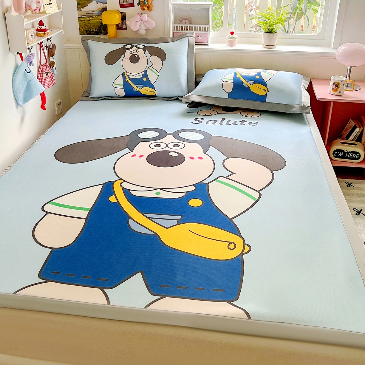 91家纺网 家纺一手货源 找家纺 KT猫直营店 2026新款数码卡通印花凉感冰丝软凉席席子 眼镜狗-席