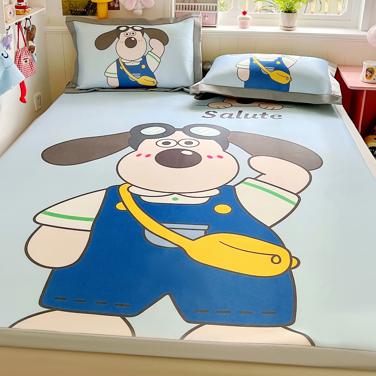 91家纺网 家纺一手货源 找家纺 KT猫直营店 2026新款数码卡通印花凉感冰丝软凉席席子 眼镜狗-席