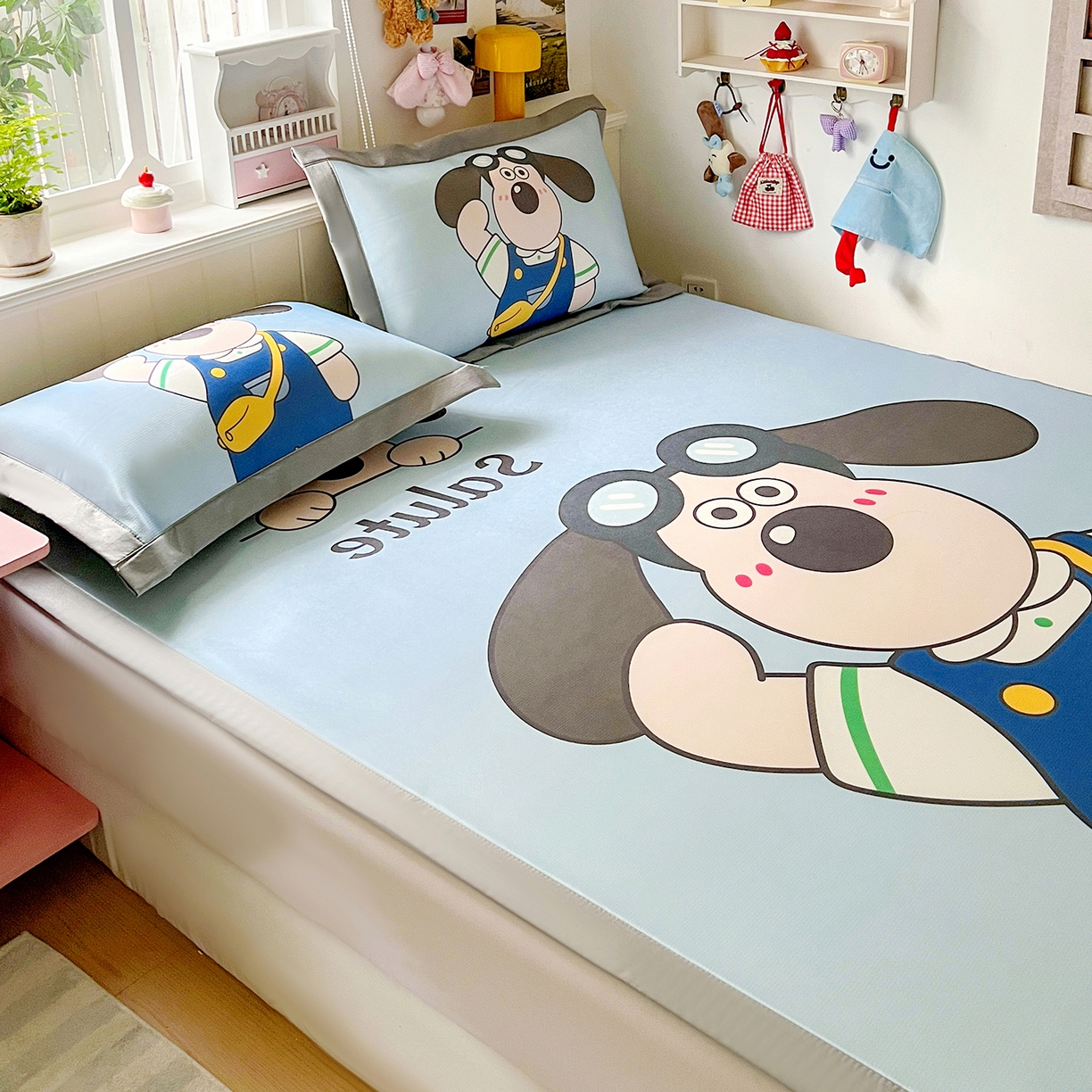 91家纺网 家纺一手货源 找家纺 KT猫直营店 2026新款数码卡通印花凉感冰丝软凉席席子 眼镜狗-席