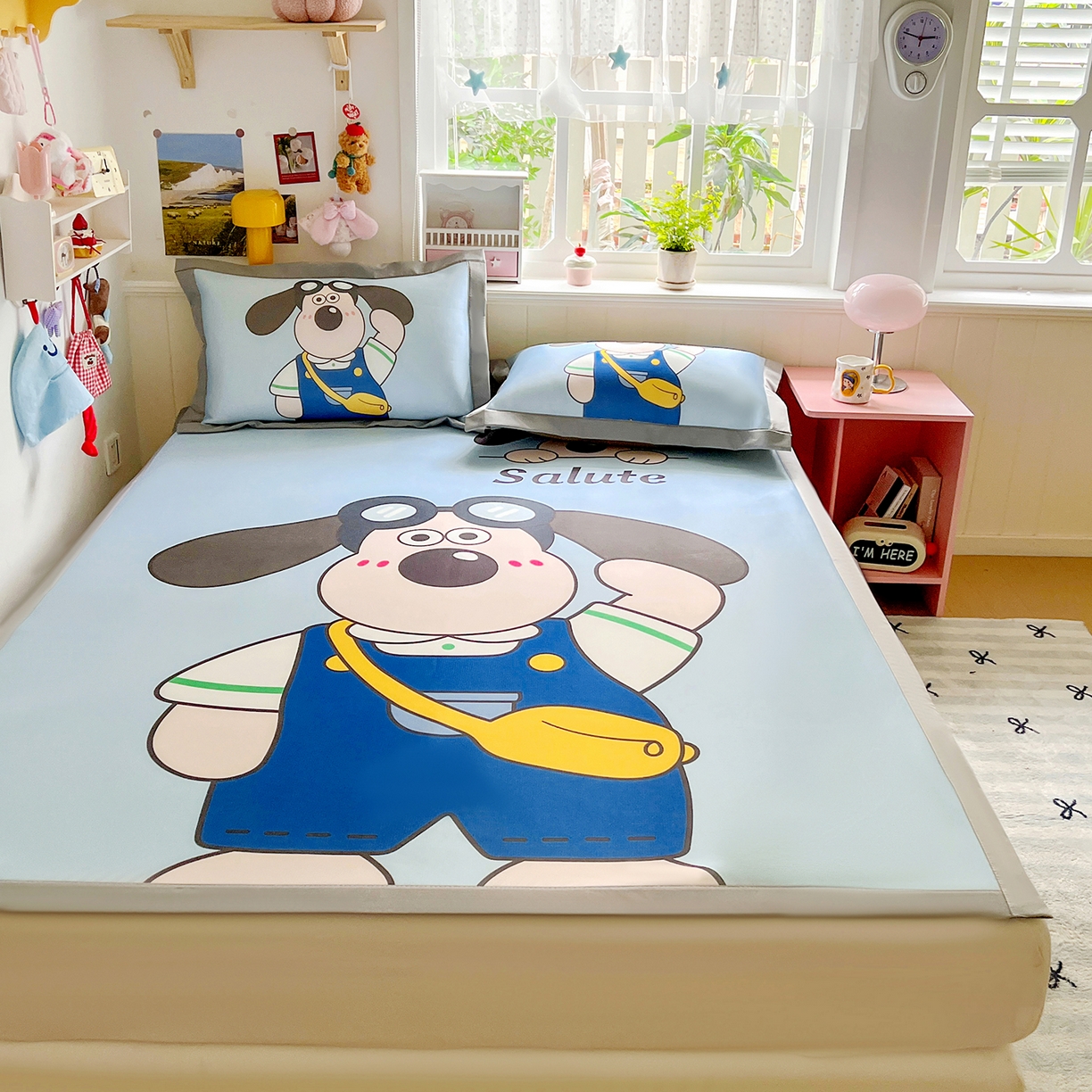 91家纺网 家纺一手货源 找家纺 KT猫直营店 2026新款数码卡通印花凉感冰丝软凉席席子 眼镜狗-席