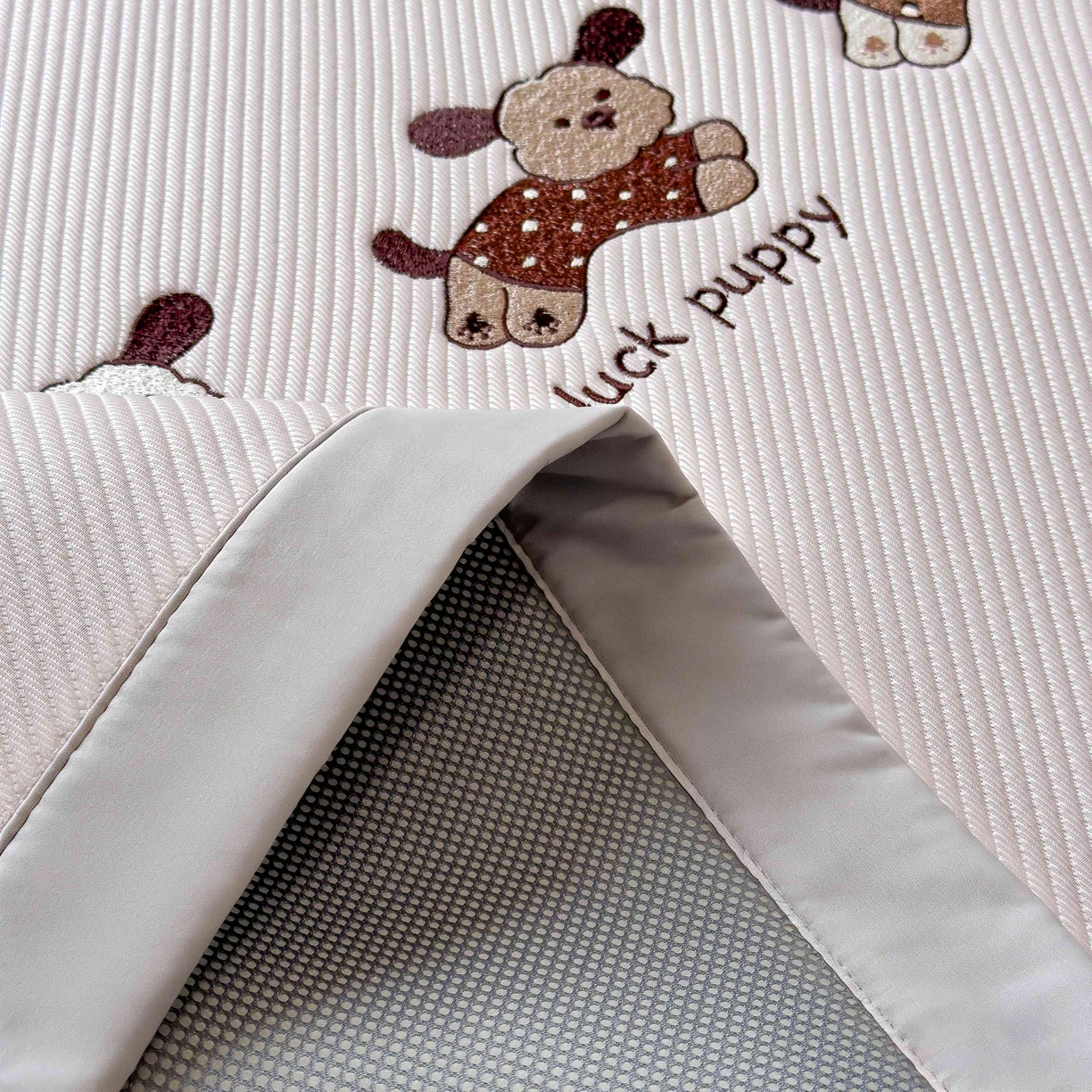 91家纺网 家纺一手货源 找家纺 孩子王家纺 2026春夏新款可机洗冰豆豆冰丝席凉席席子a类母婴级婴儿可用凉感值过0.21 趴趴狗 床单款