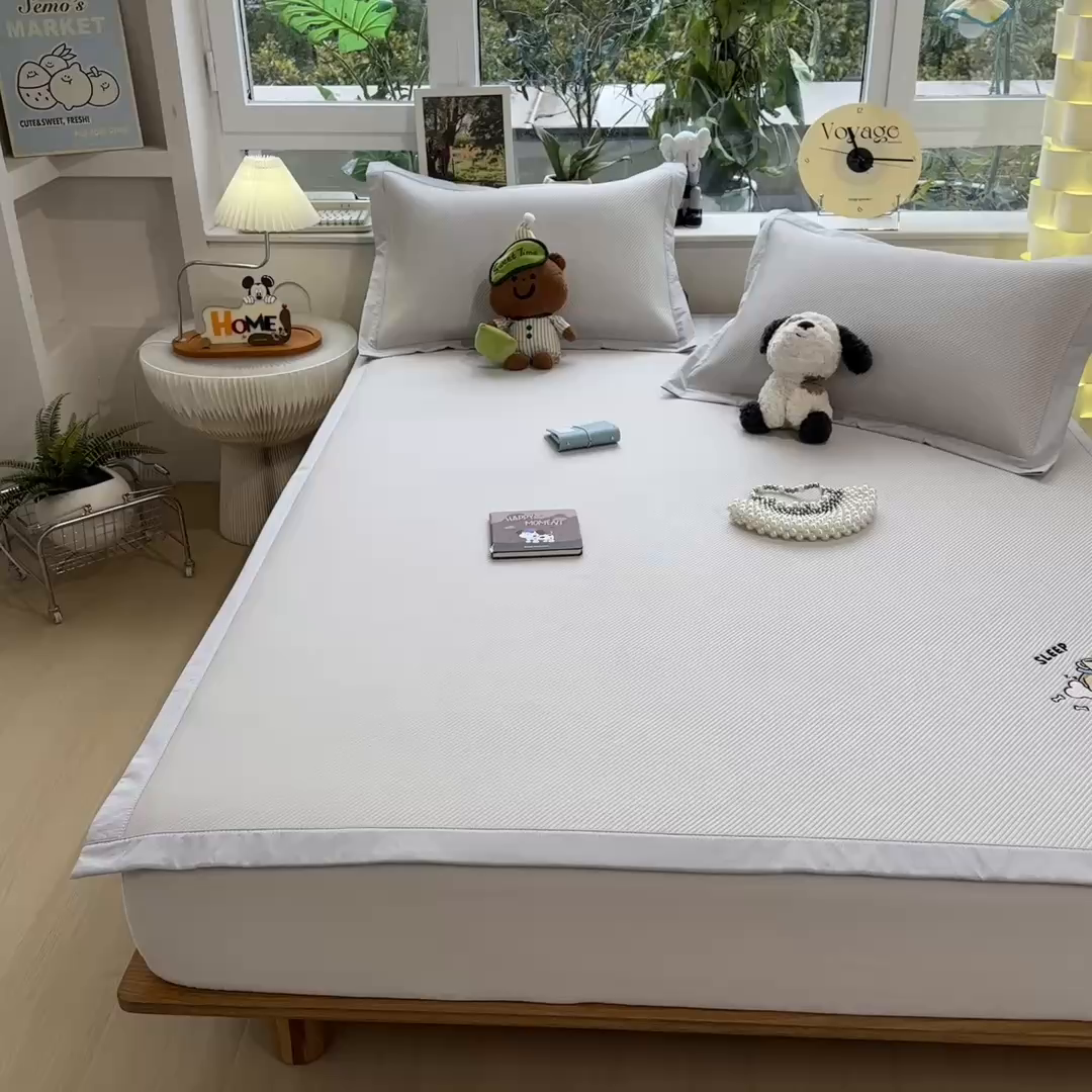 91家纺网 家纺一手货源 找家纺 孩子王家纺 2026春夏新款可机洗冰豆豆冰丝席凉席席子a类母婴级婴儿可用凉感值过0.21 贪吃小狗 床单款