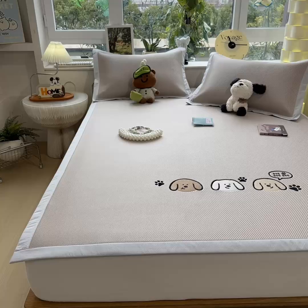 91家纺网 家纺一手货源 找家纺 孩子王家纺 2026春夏新款可机洗冰豆豆冰丝席凉席席子a类母婴级婴儿可用凉感值过0.21 汪汪线条狗 床单款