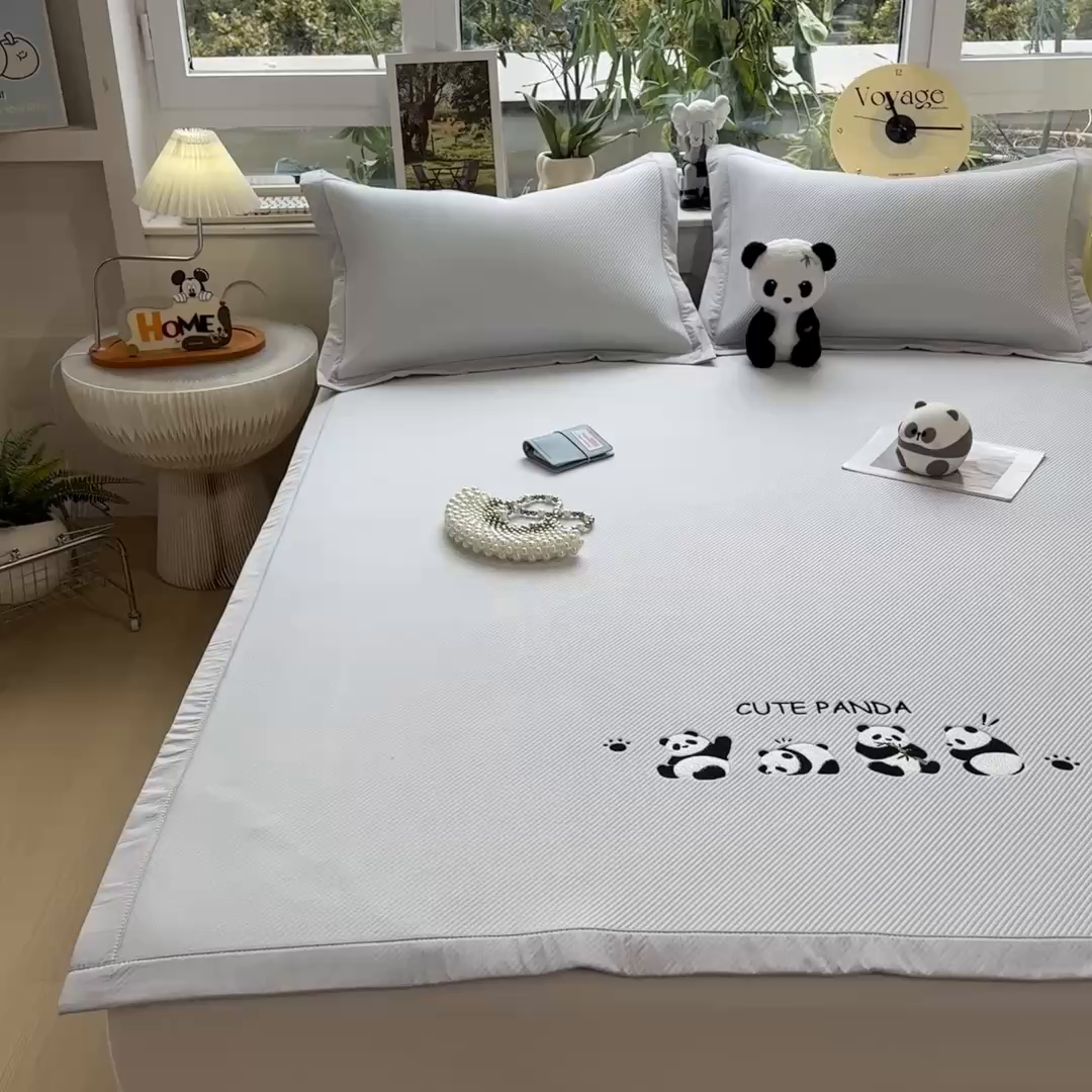 91家纺网 家纺一手货源 找家纺 孩子王家纺 2026春夏新款可机洗冰豆豆冰丝席凉席席子a类母婴级婴儿可用凉感值过0.21 熊猫团子 床单款