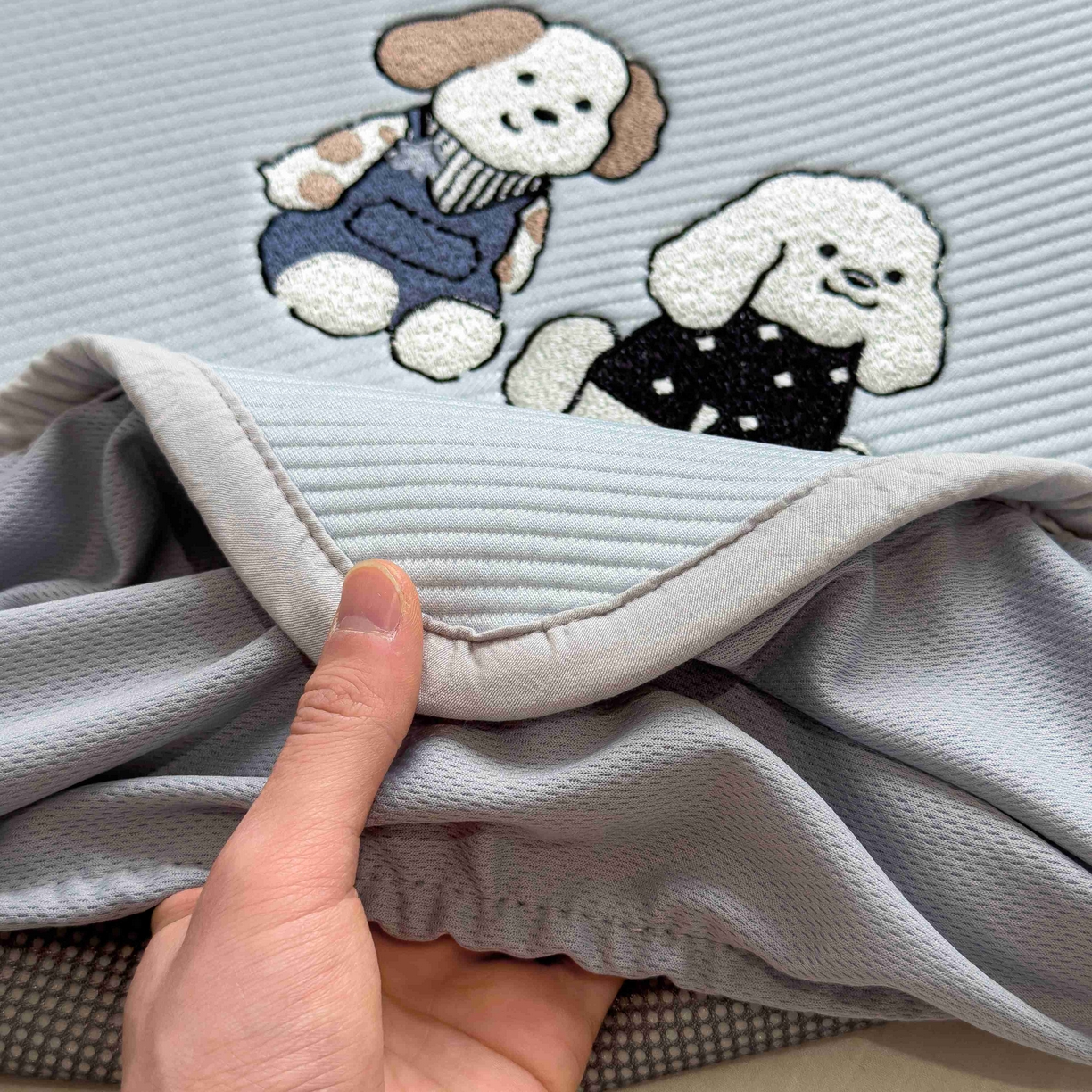 91家纺网 家纺一手货源 找家纺 孩子王家纺 2026春夏新款可机洗冰豆豆冰丝席凉席席子a类母婴级婴儿可用凉感值过0.21 可爱小狗 床笠款