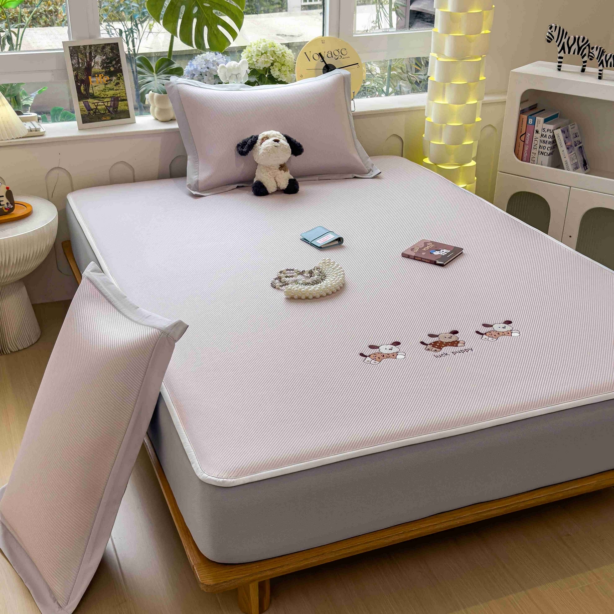 91家纺网 家纺一手货源 找家纺 孩子王家纺 2026春夏新款可机洗冰豆豆冰丝席凉席席子a类母婴级婴儿可用凉感值过0.21 趴趴狗 床笠款