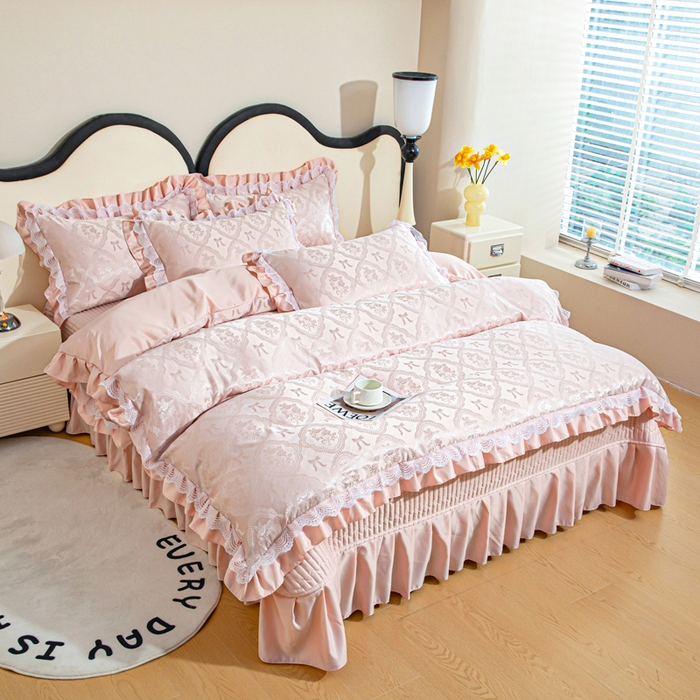 91家纺网 家纺一手货源 找家纺 畅畅家纺 2026新款春夏高档轻奢韩版提花花边床盖四件套水洗真丝冰丝套件 花边-浅玉