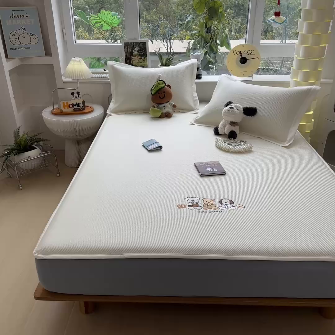 91家纺网 家纺一手货源 找家纺 孩子王家纺 2026春夏新款可机洗冰豆豆冰丝席凉席席子a类母婴级婴儿可用凉感值过0.21 小友聚会 床笠款