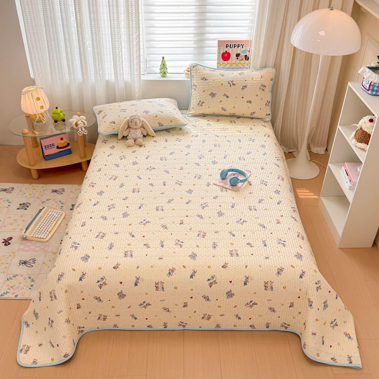 91家纺网 家纺一手货源 找家纺 雅萱家纺 2026新款森系全棉夹棉印花床盖 萌兔乐园