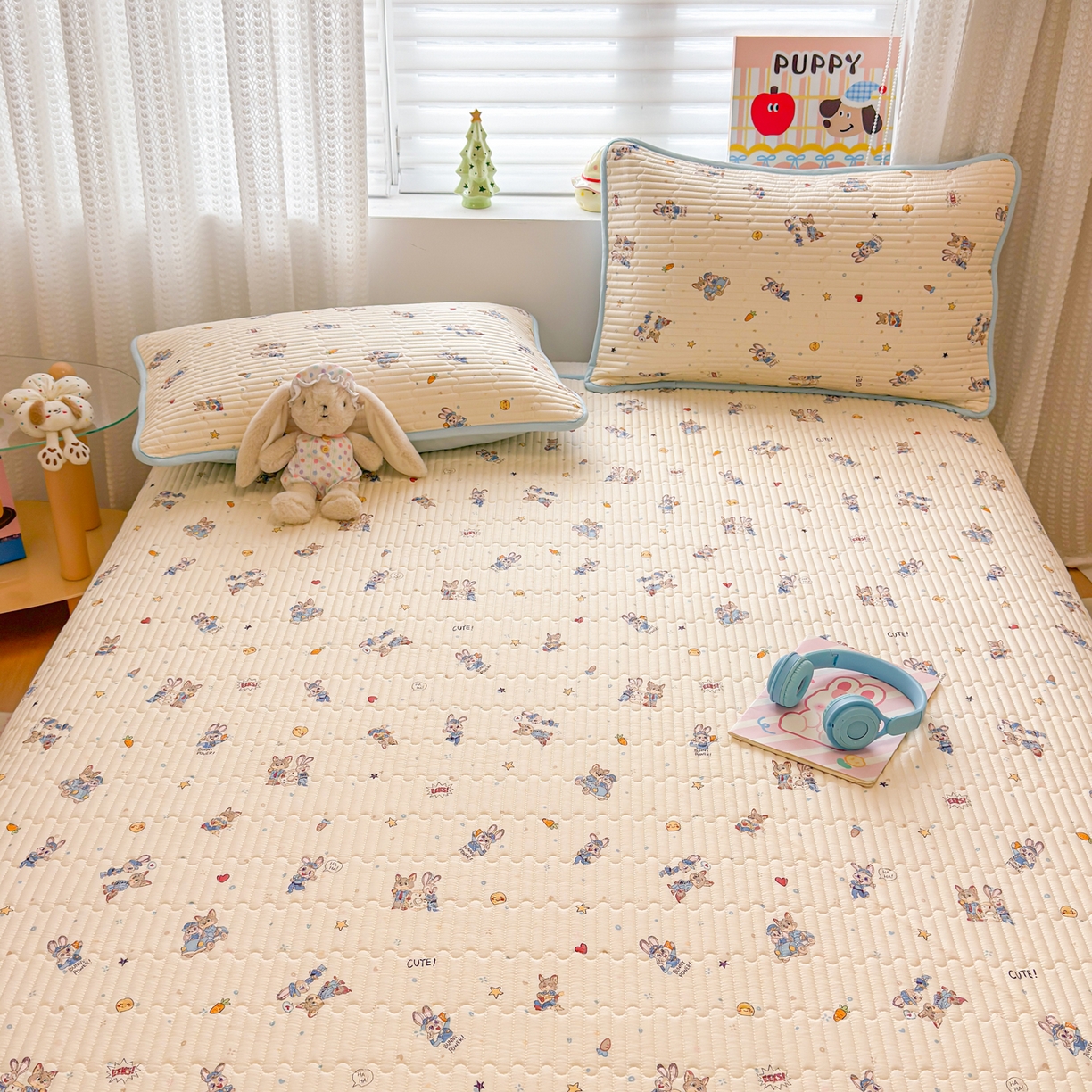 91家纺网 家纺一手货源 找家纺 雅萱家纺 2026新款森系全棉夹棉印花床盖 萌兔乐园