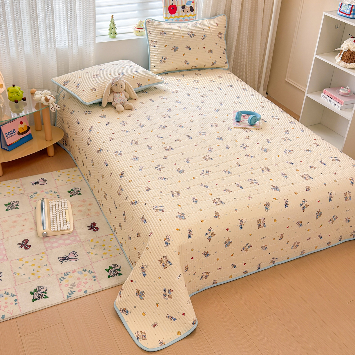 91家纺网 家纺一手货源 找家纺 雅萱家纺 2026新款森系全棉夹棉印花床盖 萌兔乐园