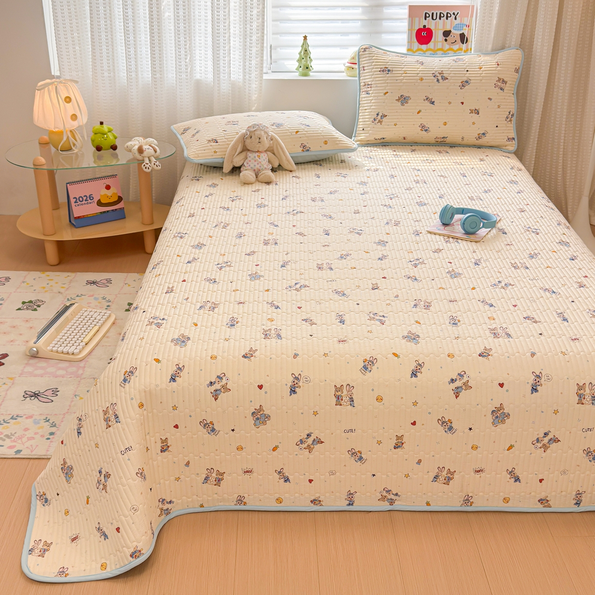 91家纺网 家纺一手货源 找家纺 雅萱家纺 2026新款森系全棉夹棉印花床盖 萌兔乐园