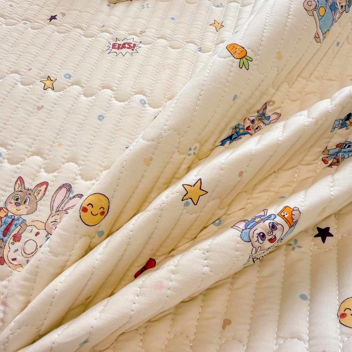 91家纺网 家纺一手货源 找家纺 雅萱家纺 2026新款森系全棉夹棉印花床盖 萌兔乐园