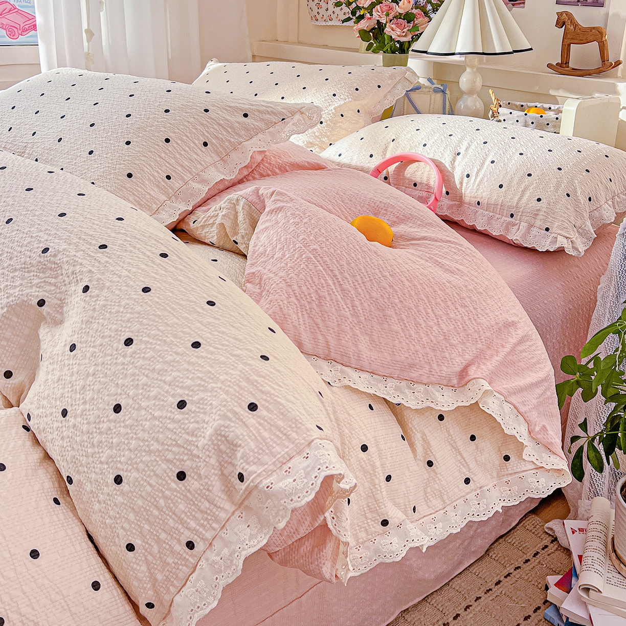 91家纺网 家纺一手货源 找家纺 一比一家纺 2026新款泡芙纱花边四件套 情书