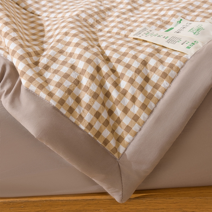 91家纺网 家纺一手货源 找家纺 欧朵家纺 2026春夏新款水洗棉新疆棉花被夏凉被空调被 浅米小格