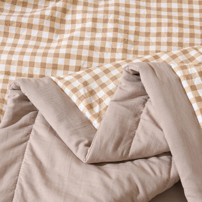 91家纺网 家纺一手货源 找家纺 欧朵家纺 2026春夏新款水洗棉新疆棉花被夏凉被空调被 浅米小格