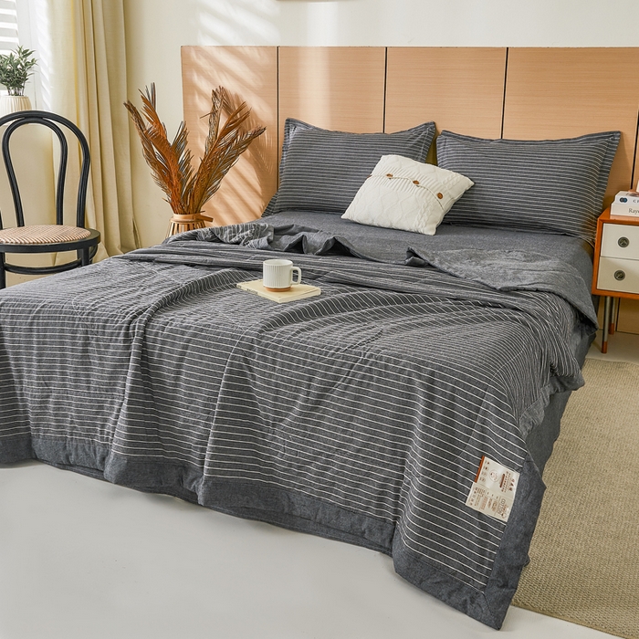 91家纺网 家纺一手货源 找家纺 81号家纺 2026新款全棉纯棉色织棉花夏被夏凉被空调被 灰细条