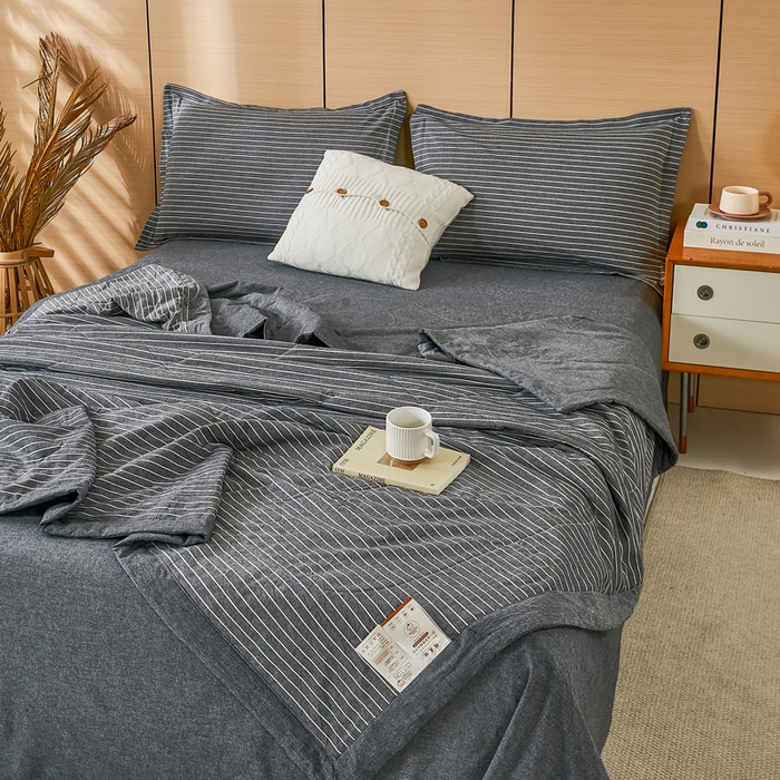 91家纺网 家纺一手货源 找家纺 81号家纺 2026新款全棉纯棉色织棉花夏被夏凉被空调被 灰细条